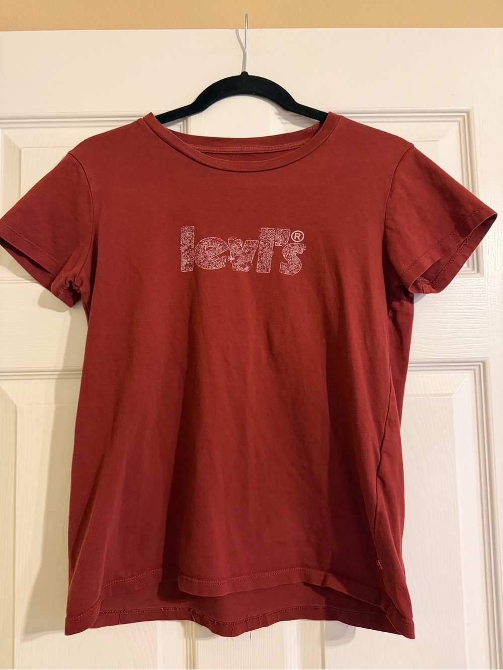 Levi’s Branded Rust Color Short Cap Sleeve Tee Shirt